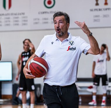 Luca Banchi, nuovo CT dell’Italbasket, ai tempi della panchina della Virtus Bologna