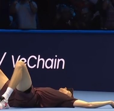 ATP Finals 2025: Jannik Sinner domina Carlos Alcaraz in una finale da capolavoro